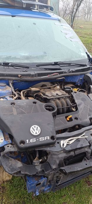 Продавам голф 4 1.6 SR двуврат на части