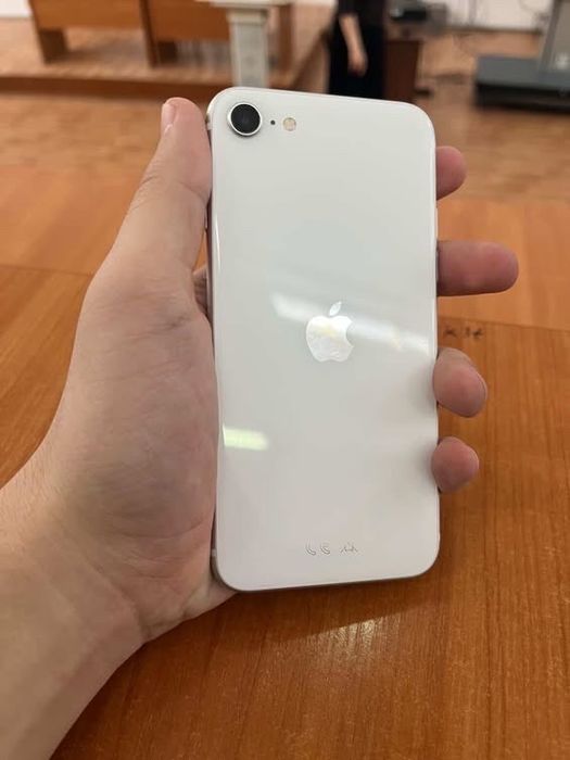 В продаже Айфон Se 2020