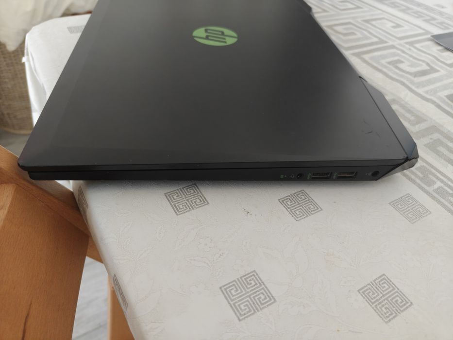 HP PAVILION GAMING LAPTOP GTX1650 i5 procesor 32 GB ram 240gb ssd
