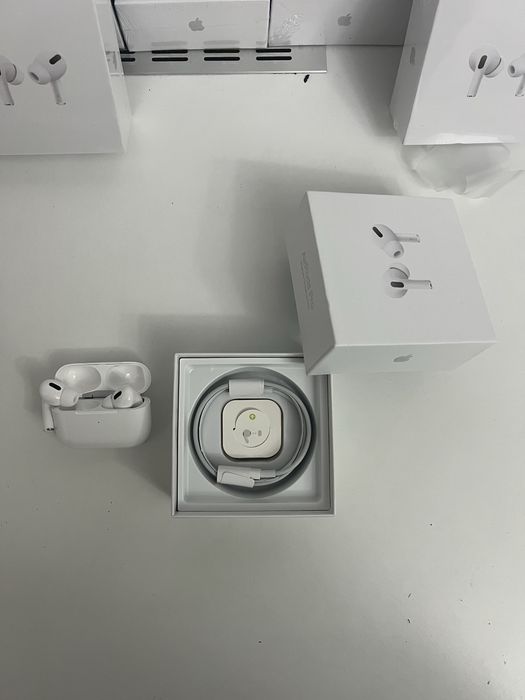 Vand AirPods 3 Pro compatibile cu iOS/Android.