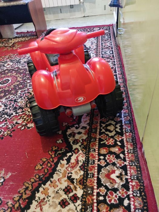 Продам машинку  детскую