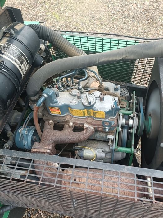 Tractor profesional tuns gazon sau vegetatie