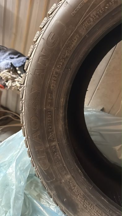Продам комплект шин шипованных