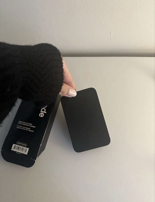 Rhode Snap-On калъф MagSafe за айфон заедно с rhode Lip Tint гланц