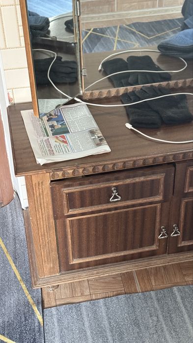 тюрьмо зеркало шкафчики