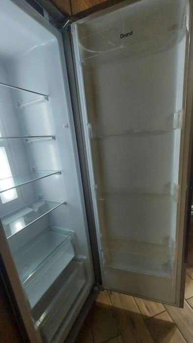 Продам встраеваемый холодильник  Grand