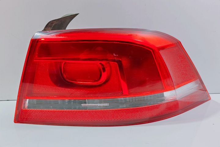 Stop Dreapta  fara soclu 3AE945096F Volkswagen VW Passat B7