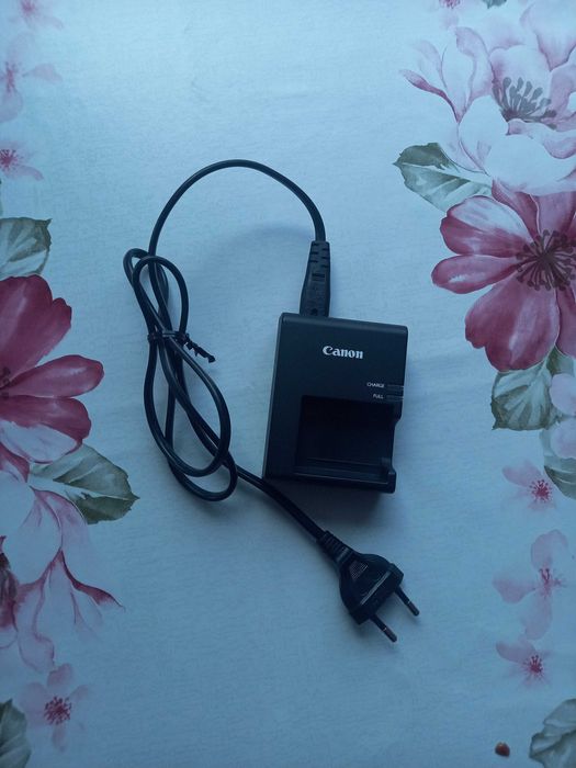 Фотоапарат Canon EOS 1200 D