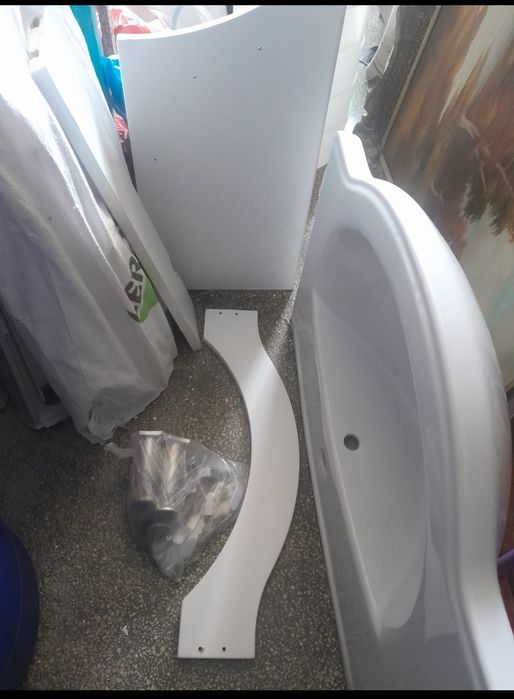 Vând chiuveta baie cersanit 70×50cm împreună cu dulăpior baie .Nu au urme de uzură.