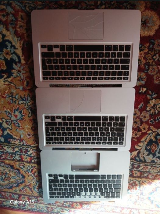 Vand macbook-uri  de piese