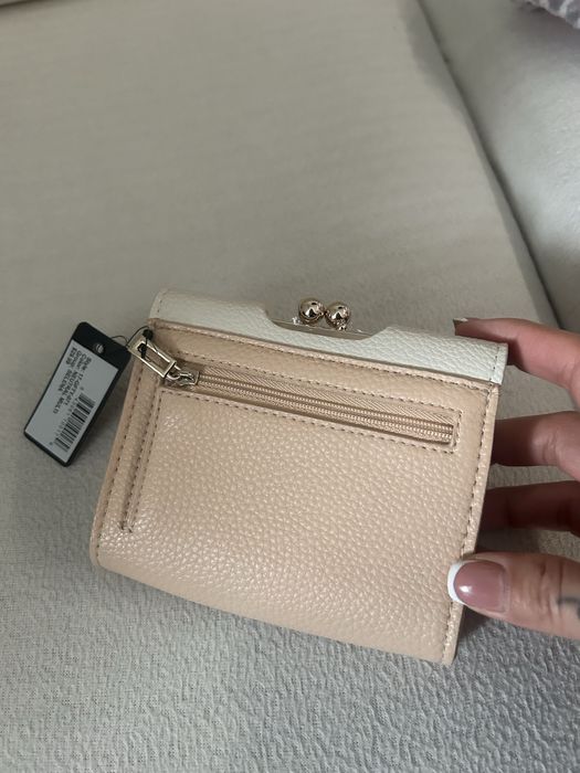 Портфейли чисто нови