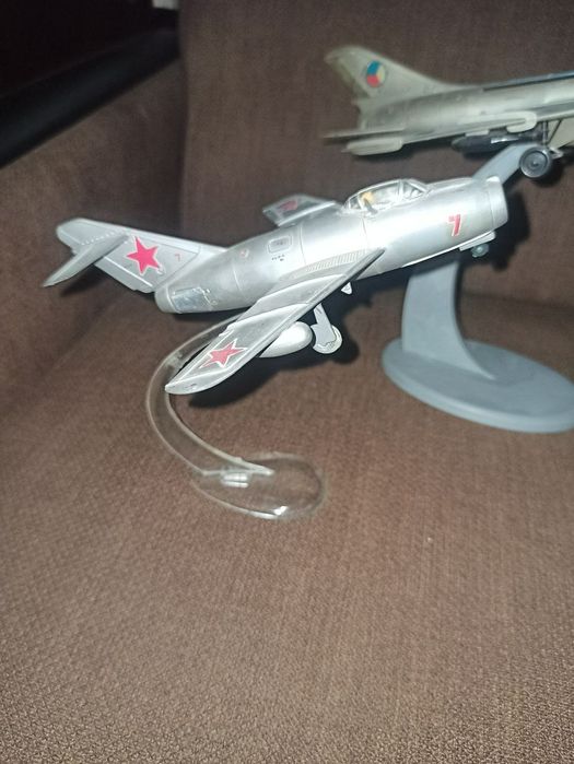 Модели СУ-7,МиГ-17,МиГ-19 пластикарт ГДР