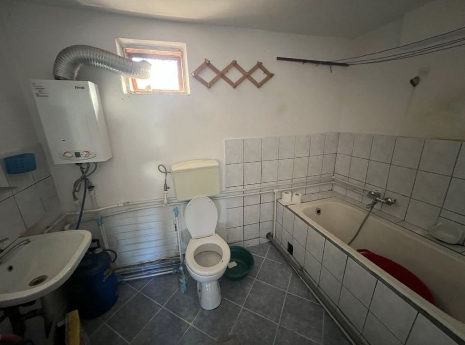 Casă Cârcea  Bătrânească Centrală # 5 Camere # 900 mp Teren # Toate Utilitățile # Accept Schimb cu Apartament Craiova #