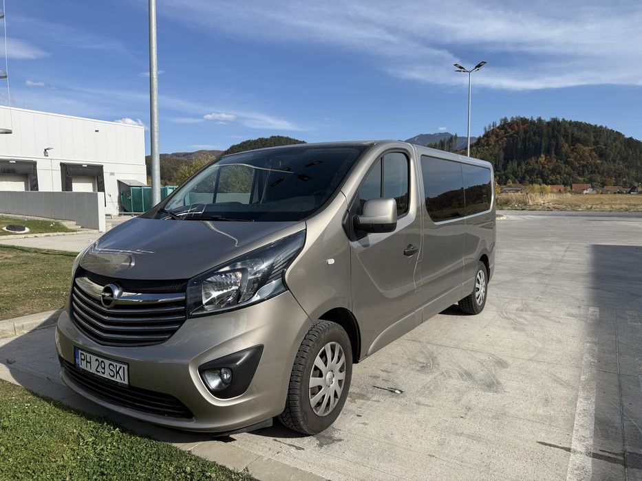 Opel Vivaro/Renault Trafic 8+1, model lung cu 5 usi, 129.000 km reali cu carte service, masina impecabila