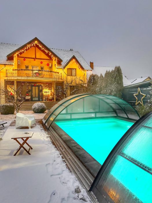 Vilă cu piscină încălzită si ciubăr la Brașov|10 persoane|Orchard Vila