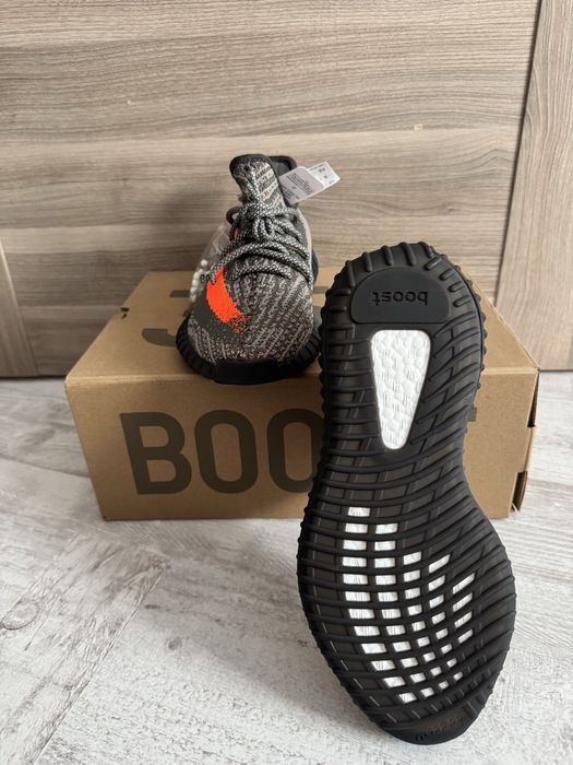 Yeezy 350 v2 Beluga Carbon 37,38,43