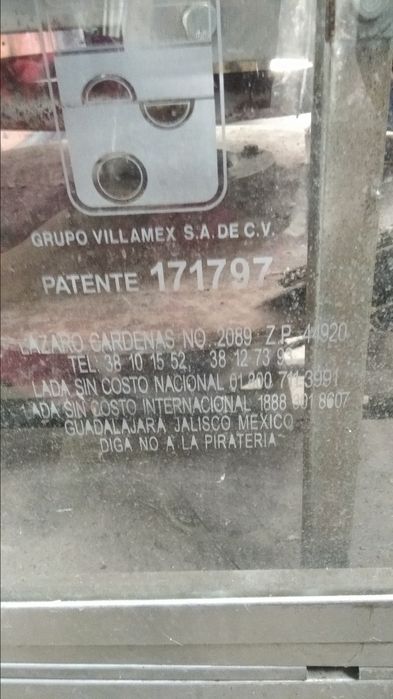 Продавам хлебопекарна машина