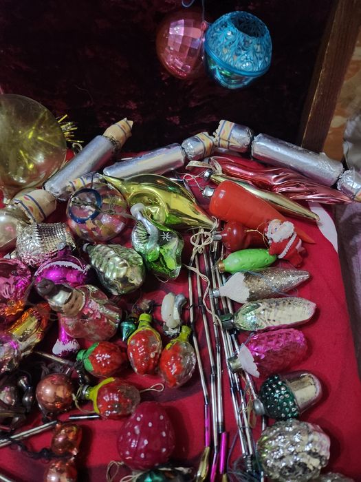 Игрушки  на ёлку  и коллекционные.