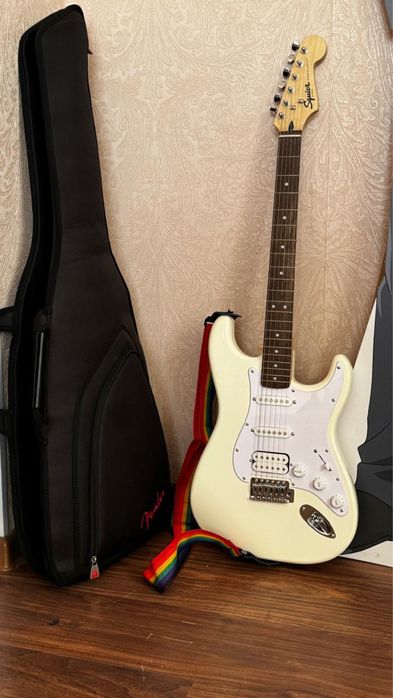 СРОЧНО Гитара squier by fender с полной компл. (комбик, чехол, кабель)