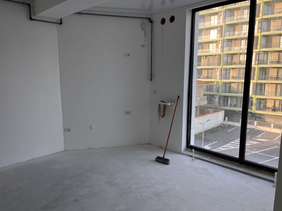 Inchiriez garsoniera cu vedere la mare