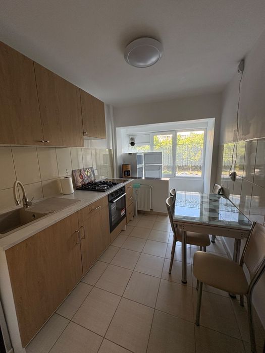 Apartament 3 camere de inchiriat