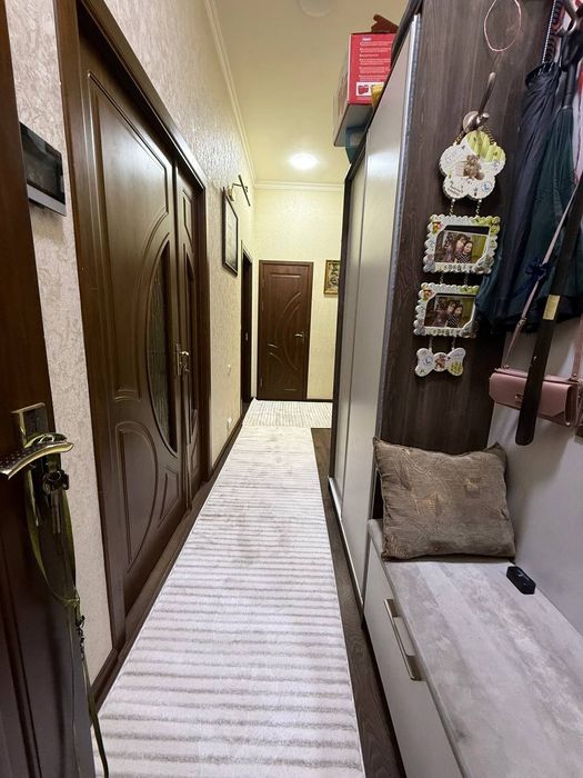 Продаётся  Высокопотолочка Чиланзар 1  3/3/4  с двумя балконами!