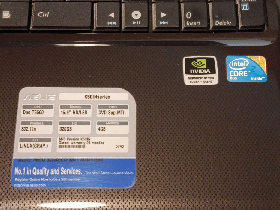 Лаптоп ASUS 15.6 // HD/LED
