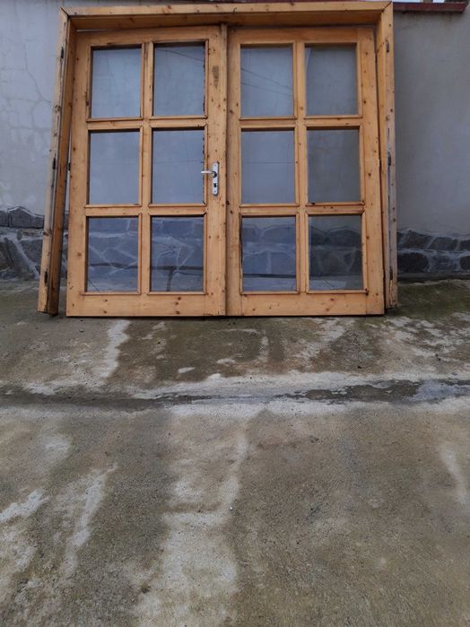 Двукрилна врата от хубав чамов материал !!! Шир.-210см вис.-200см