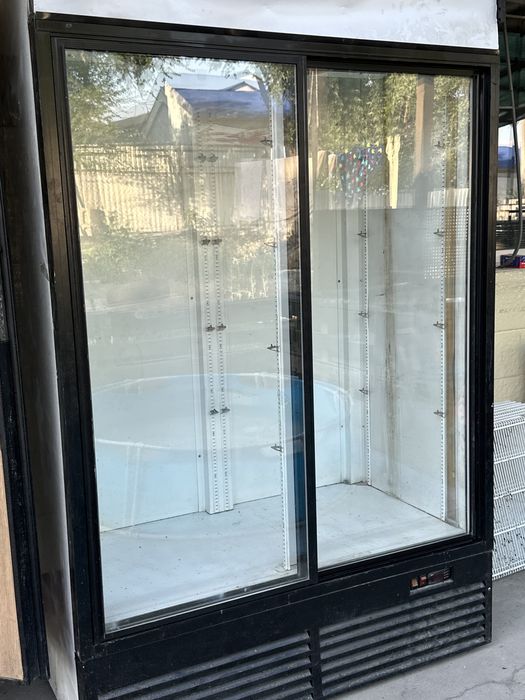 Витринный холодильник