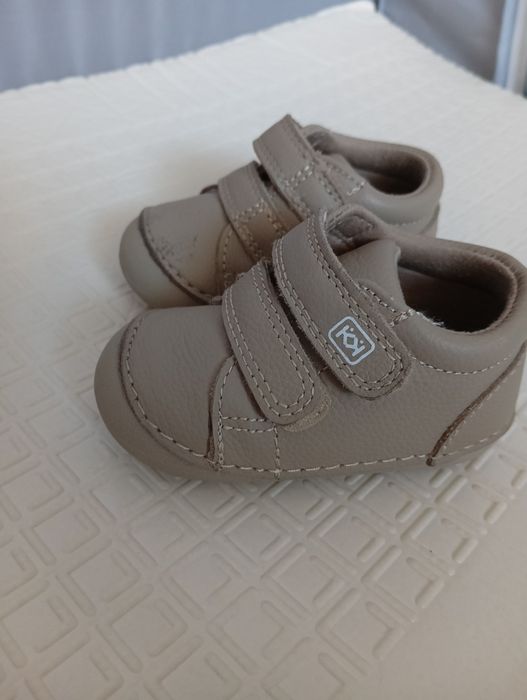 Модерни бебешки обувки за прохождане Barefoot в бежовоо