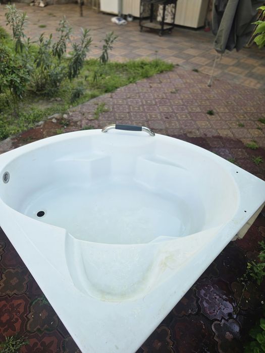 Угловая ванна 135х135