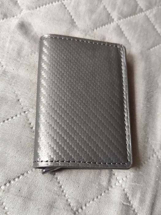 Кожен портфеил +държач за карти с RFID защита