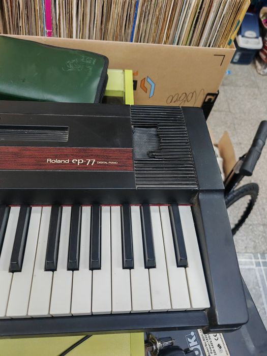 Дигитално пияно Roland EP-77