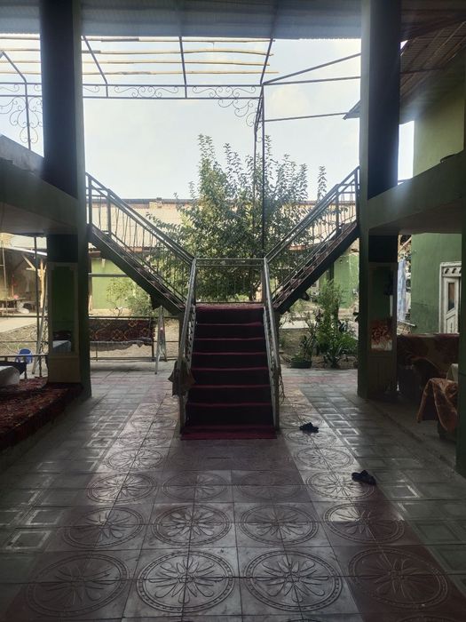 6 сотикли ховли Уй сотилади ёки 5-микрарайондеги домларга бартер