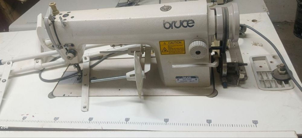 Tikuv mashinalari va bichim pichogʻi arzon narxda sotila.