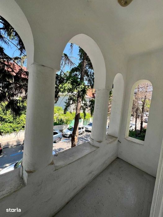 Vila Capitale, pentru birouri sau activitati comerciale, in curs de re