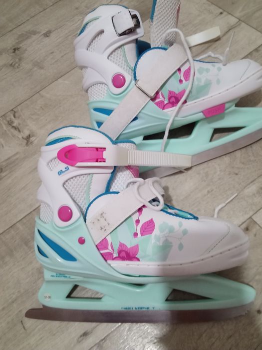 Коньки регулируются