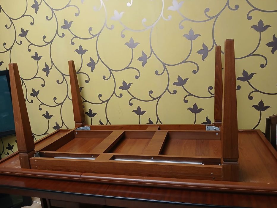 Продам Стол обеденный