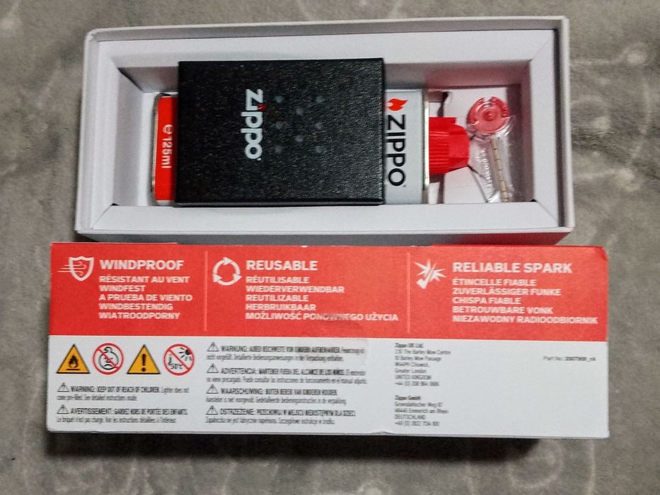 Brichetă Zippo made USA + combustibil, nouă, în cutie , vând/schimb