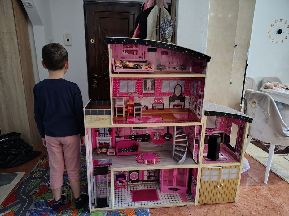 Căsuță de păpuși din lemn