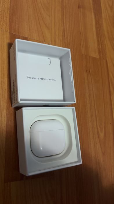 Vand Airpods 4 Noi !