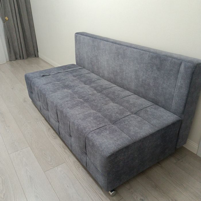 Диван прямой для гостиной или зала