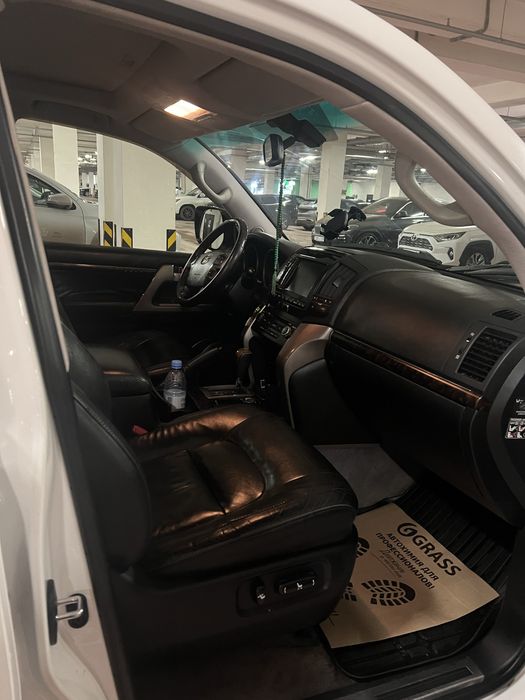 Автомобиль Land Cruzer