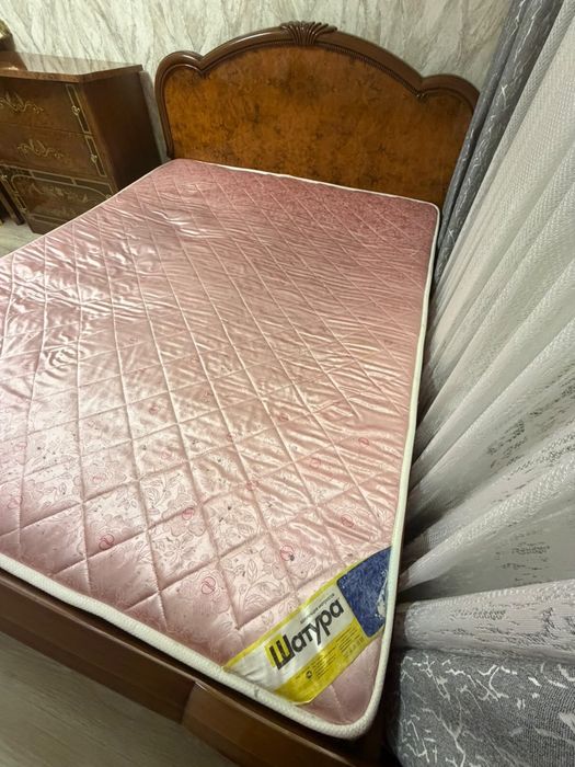 Продам спальный гарнитур