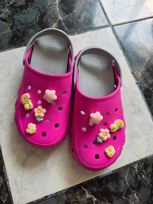 Crocs roz cu strasuri