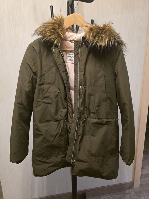 Продам куртку zara  для девочоки