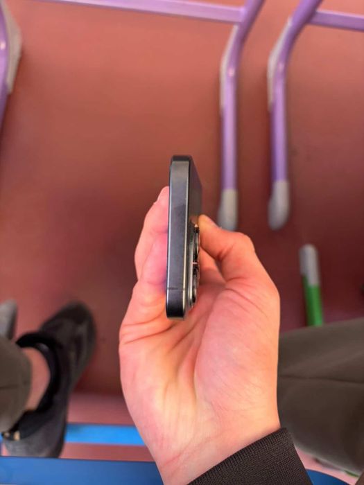 Продава се iphone 15 pro 256 gb