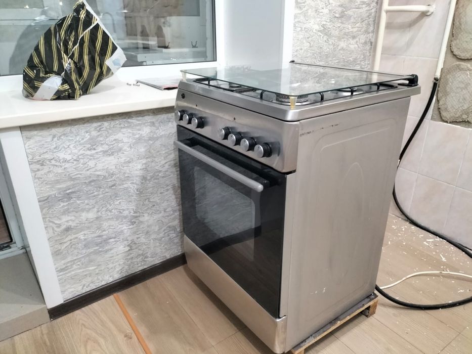 Продам газ плиту 25000