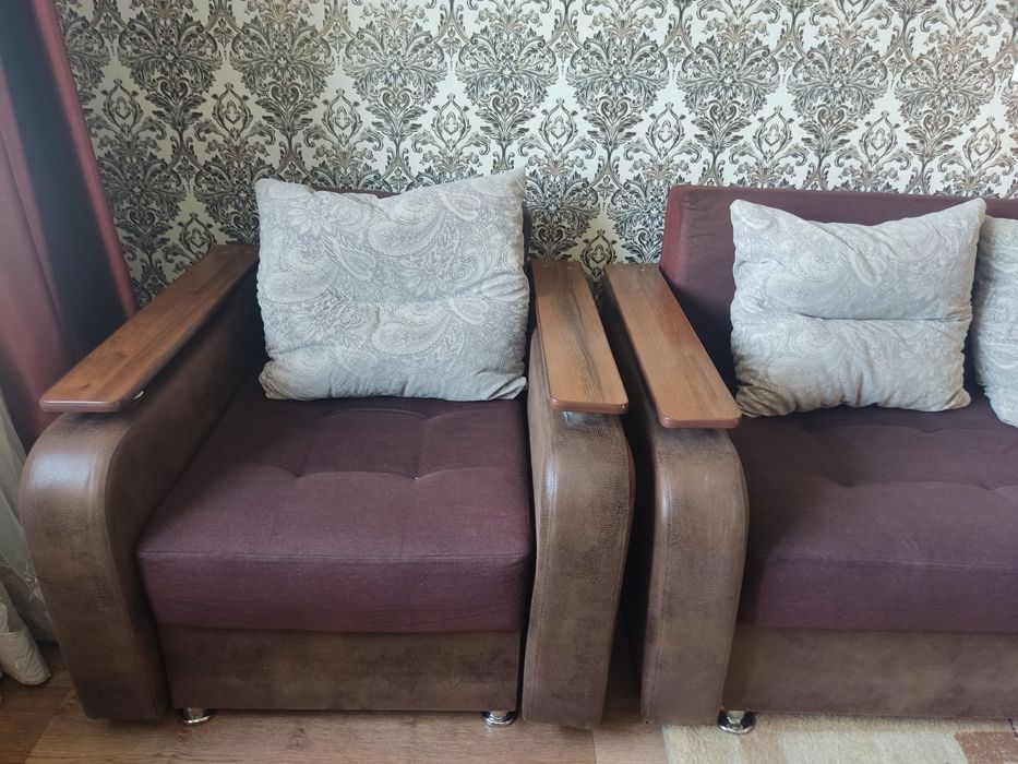 Продам диван с креслами