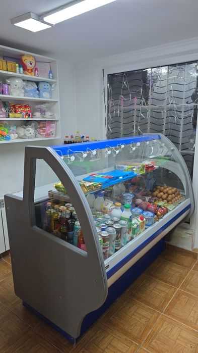 Продаётся витрины холодильник